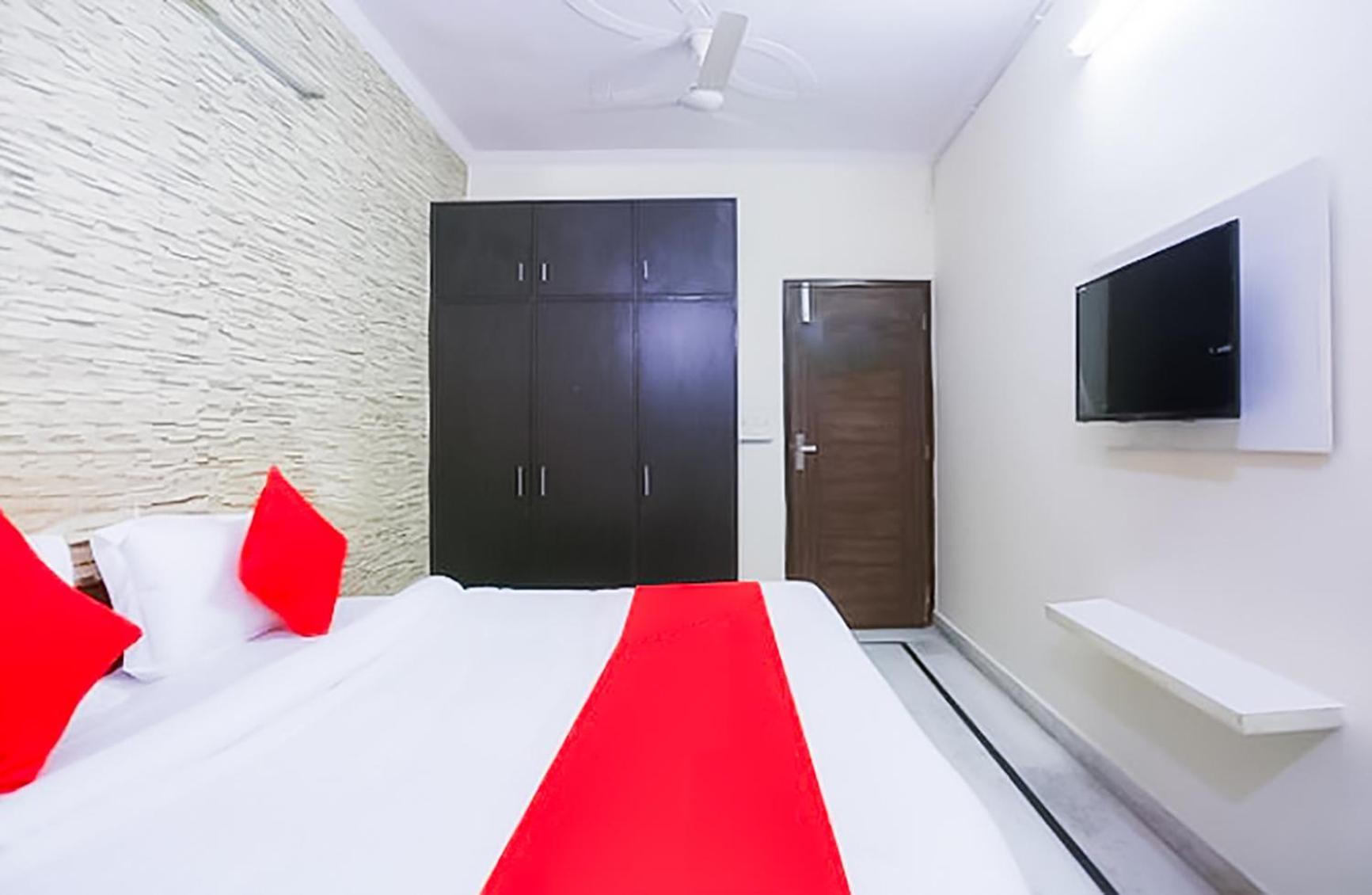 Roomshala 087 Green High - Laxmi Nagar Near Metro 3* New Delhi